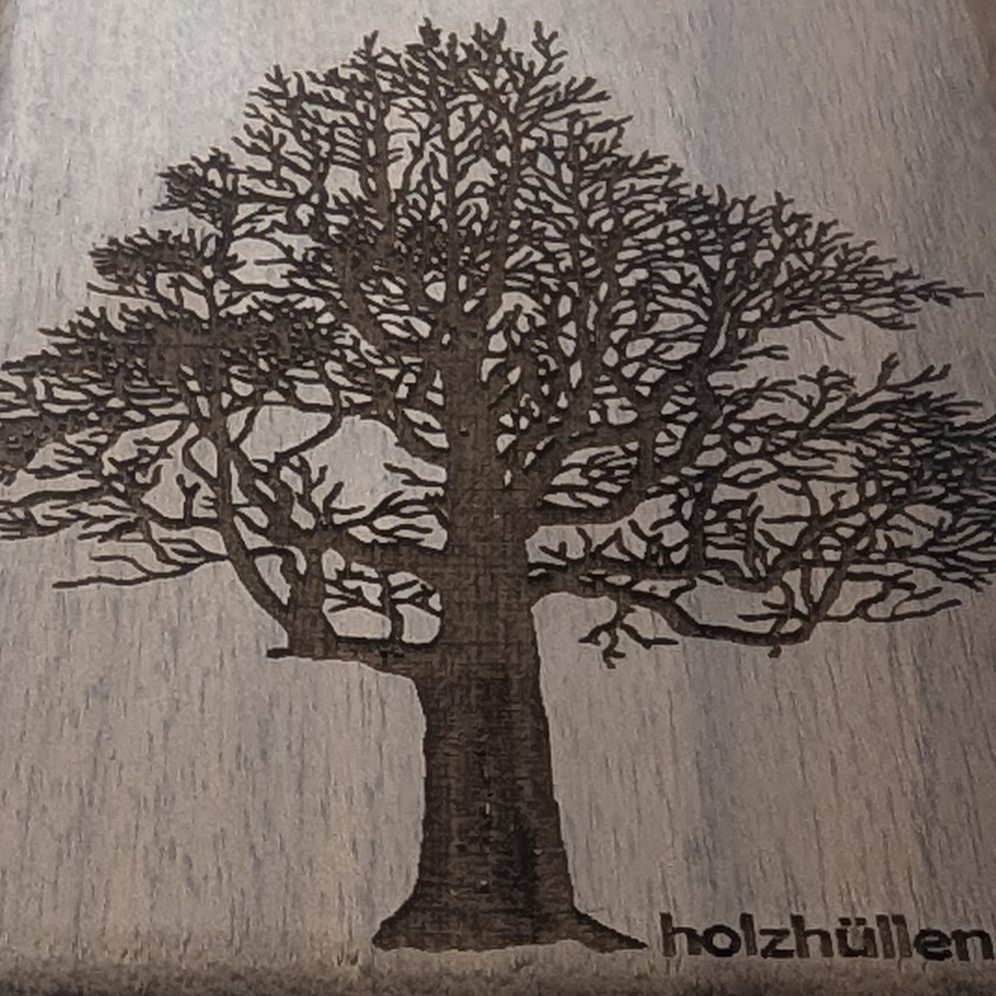 Gravur Nahaufnahme Nussbaumholz