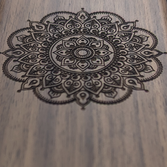 Mandala Gravur Nussbaumholz